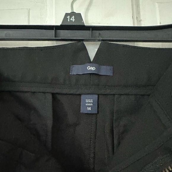 Gap Stretch Button Detail Back Slit Knee Length Skirt with Pockets - Picture 3 of 4